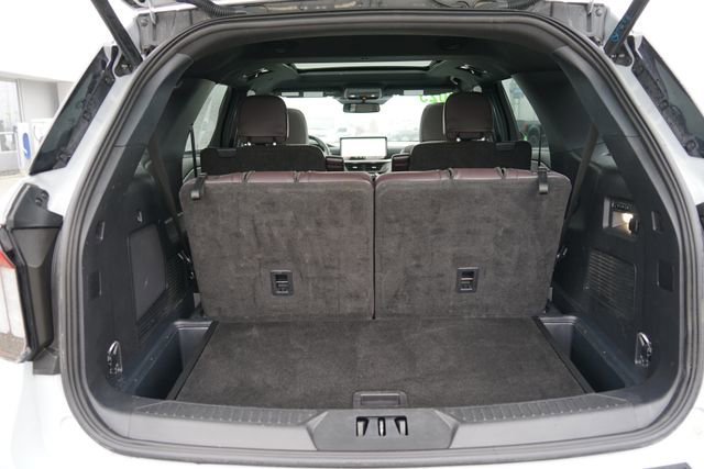 Certified 2025 Ford Explorer Platinum w/ LUX Leather Package image 7
