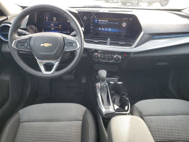 Used 2024 Chevrolet Trax LT w/ Sunroof Package image 21