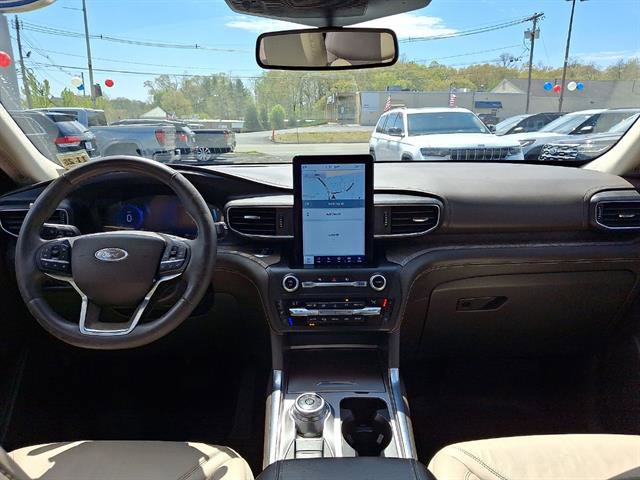 Certified 2020 Ford Explorer Platinum w/ Premium Technology Package AWD/4WD image 10