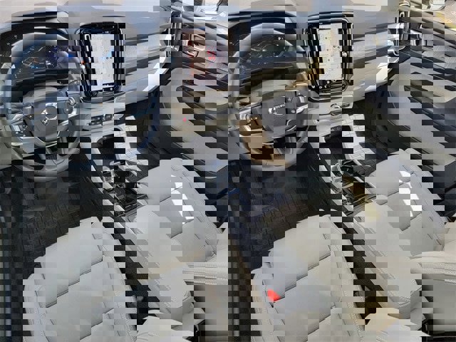 Used 2023 Volvo XC40 B5 Ultimate w/ Protection Package Premier image 38