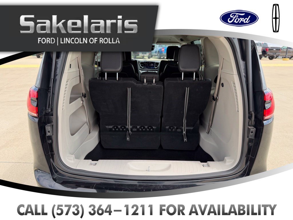 Used 2022 Chrysler Pacifica Touring-L FWD image 47