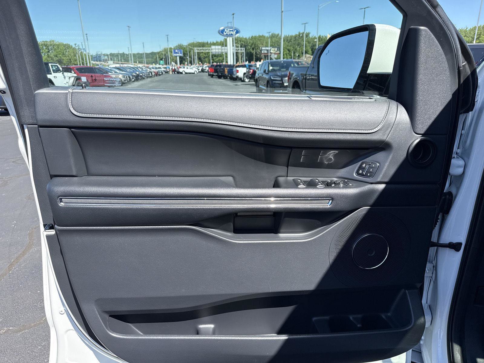 Certified 2024 Ford Expedition XLT AWD/4WD image 9