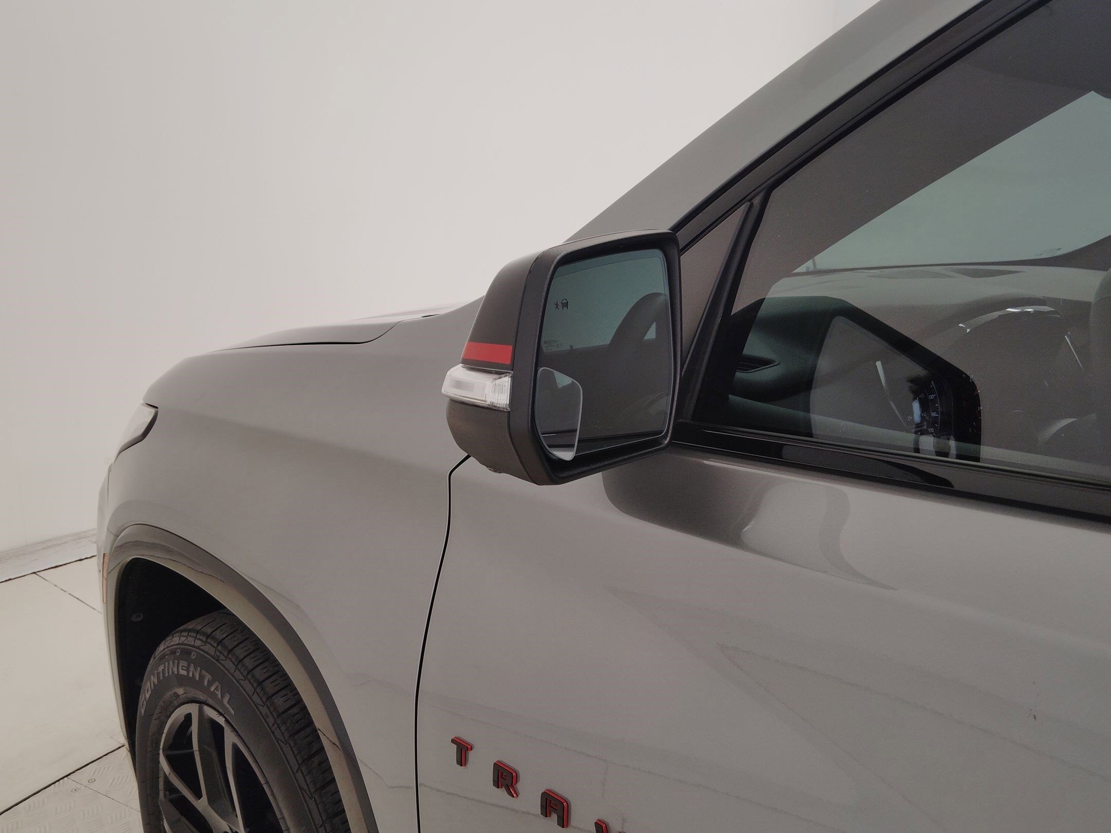 Used 2023 Chevrolet Traverse Premier w/ Redline Edition image 22