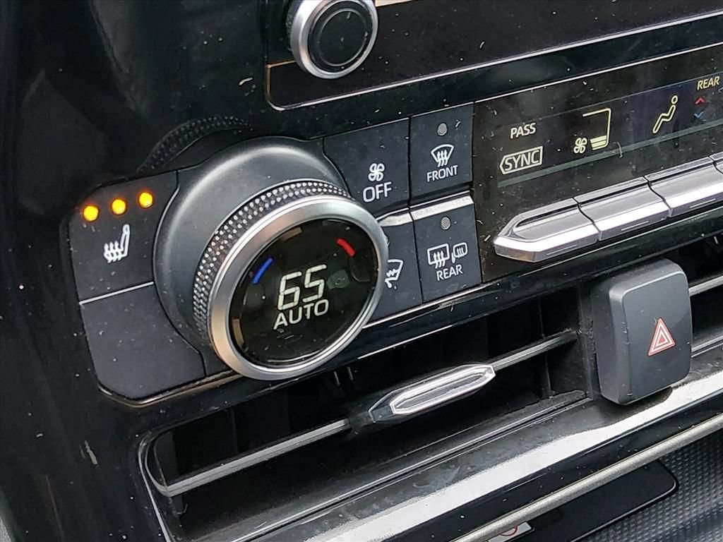 Used 2023 Toyota Highlander XLE FWD image 20