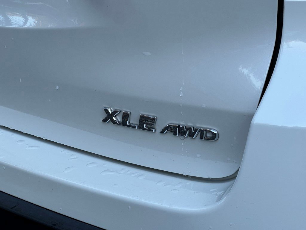 Used 2019 Toyota Highlander XLE image 7