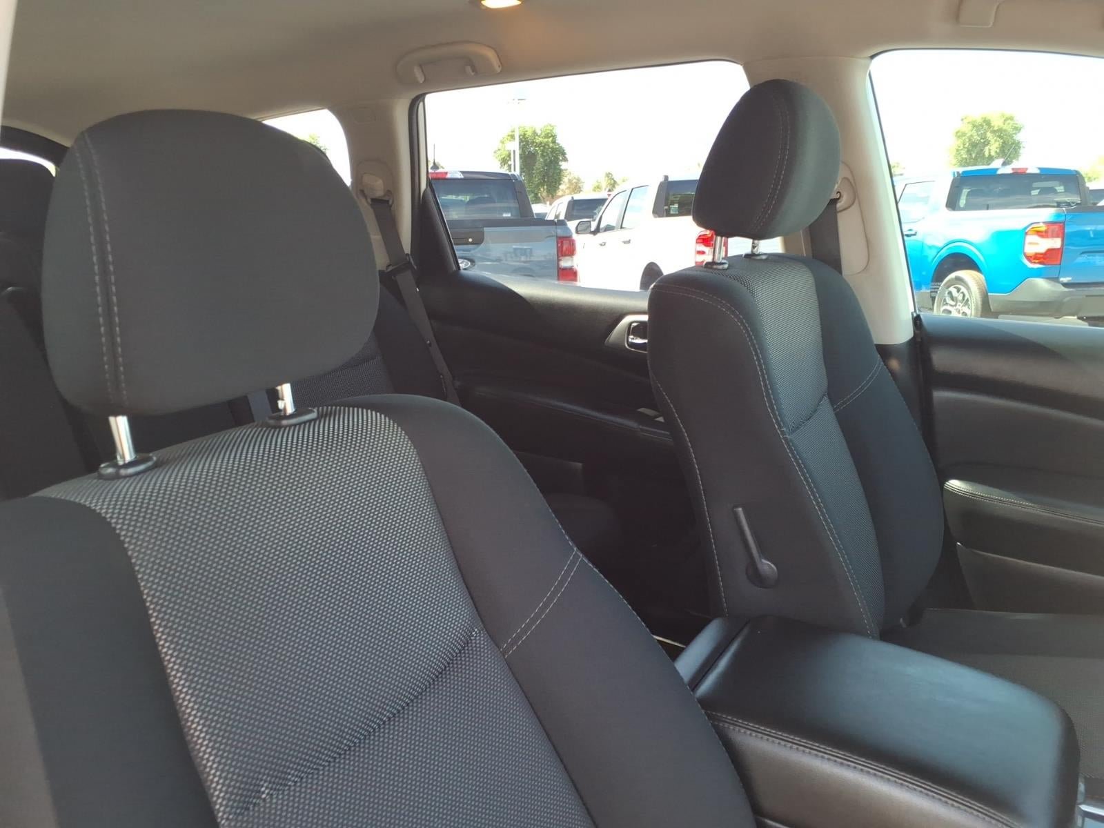 Used 2019 Nissan Pathfinder SV FWD image 12
