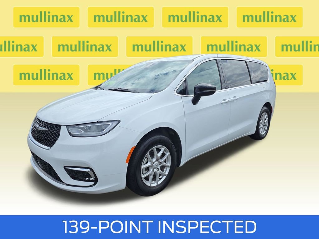 Used 2025 Chrysler Pacifica Select FWD image 15