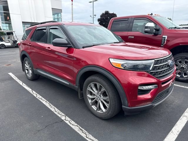 Certified 2022 Ford Explorer XLT w/ Equipment Group 202A AWD/4WD image 2