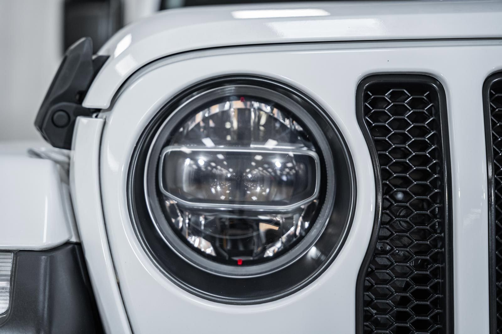 Used 2019 Jeep Wrangler Unlimited Sahara w/ Quick Order Package 24M Moab image 9