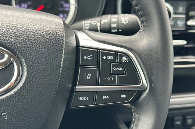 Used 2020 Toyota Highlander LE image 32