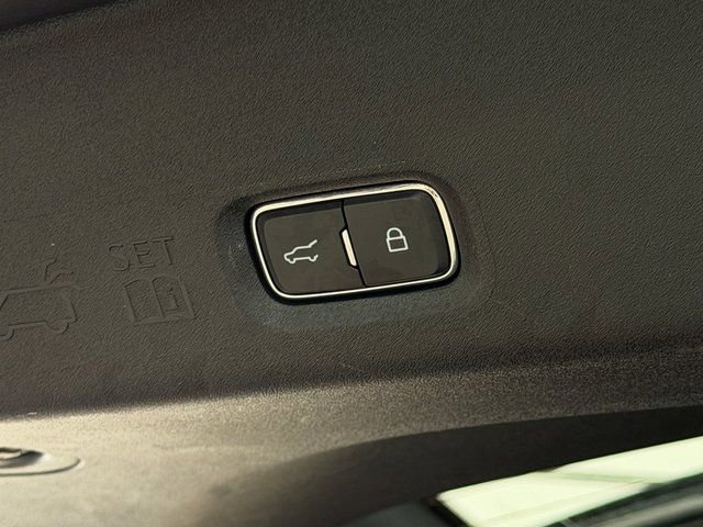 Certified 2025 Ford Expedition Platinum image 40