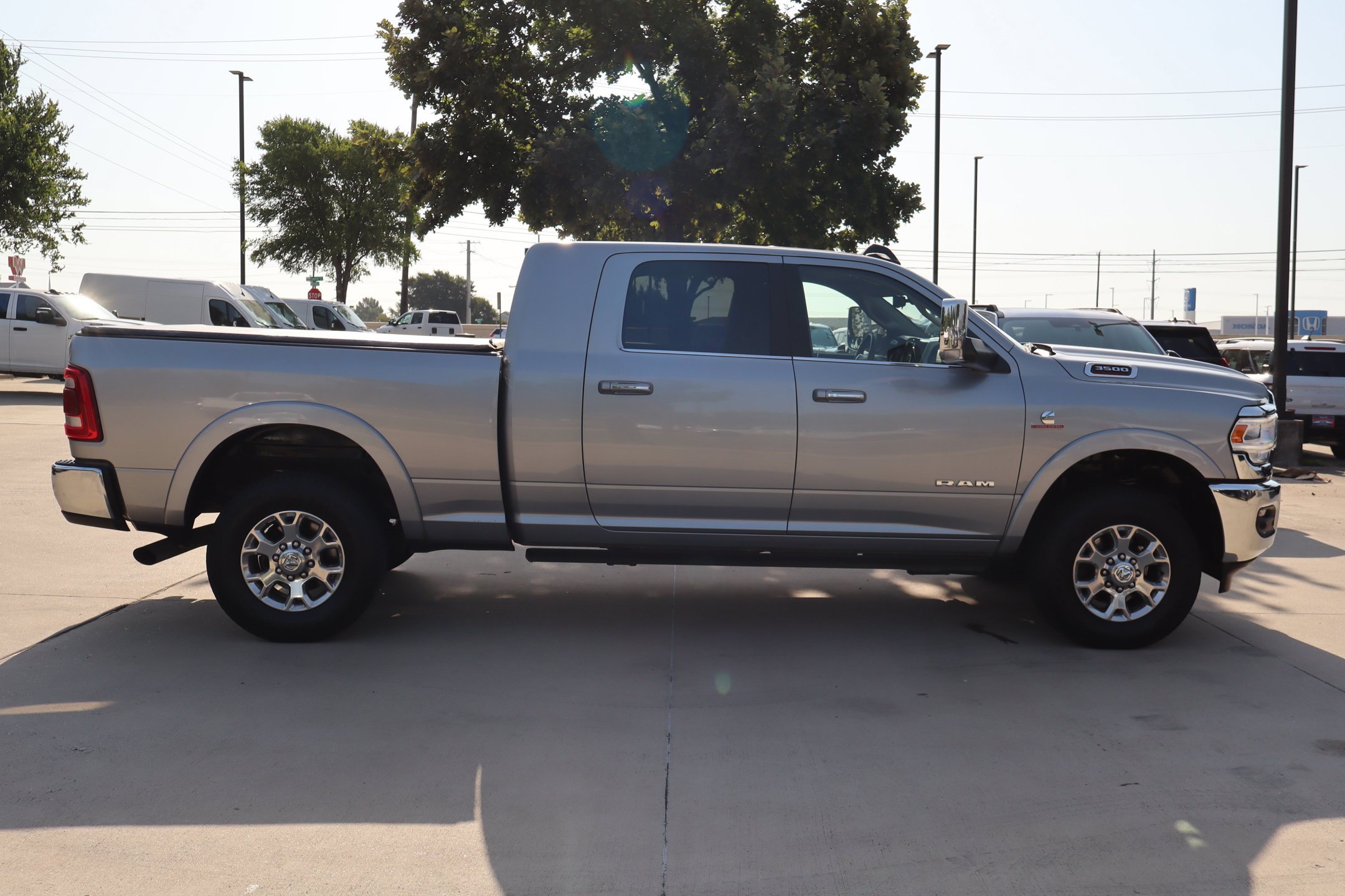 Used 2022 RAM 3500 Laramie AWD/4WD image 2
