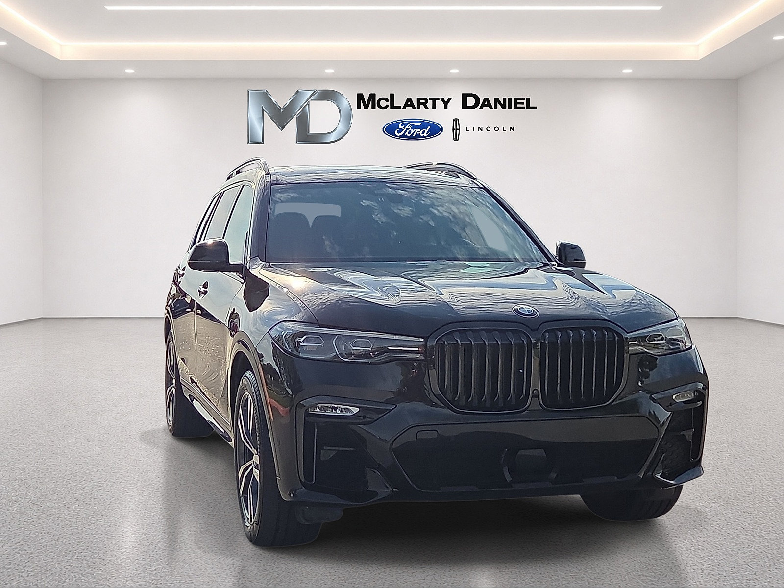 Used 2020 BMW X7 xDrive40i w/ M Sport Package AWD/4WD image 1