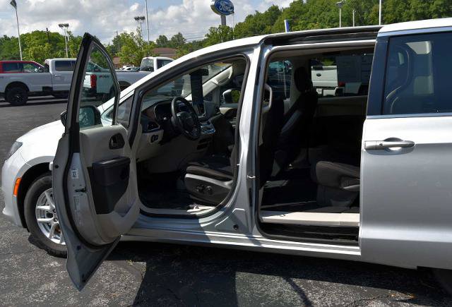 Used 2022 Chrysler Voyager LX FWD image 40