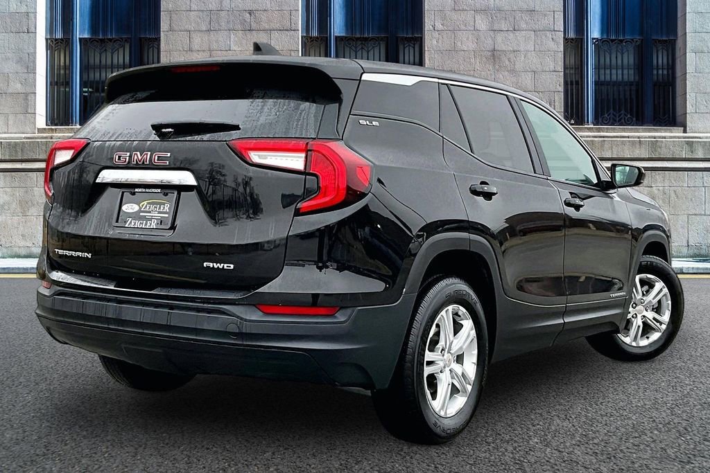 Used 2024 GMC Terrain SLE image 11