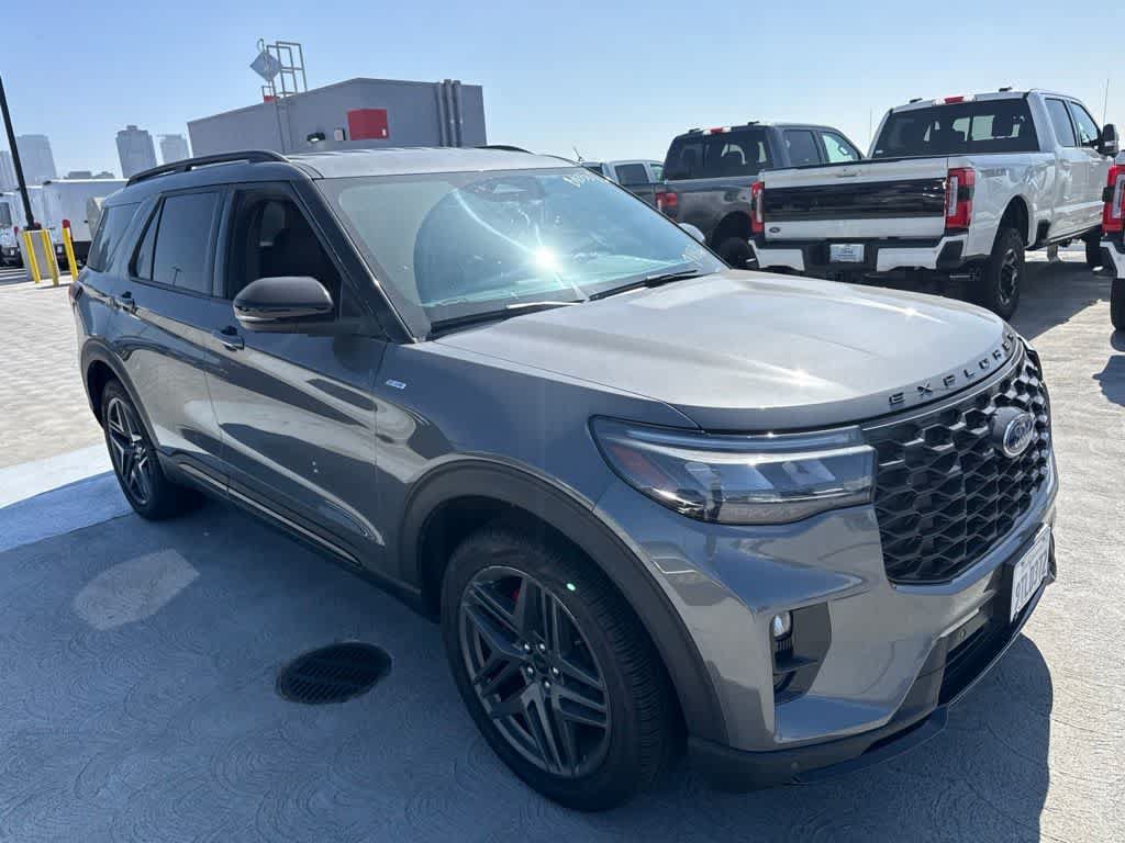 Certified 2025 Ford Explorer ST-Line w/ ST-Line Street Pack AWD/4WD image 7