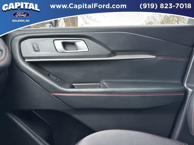 Certified 2025 Ford Explorer ST-Line w/ Premium Package image 28