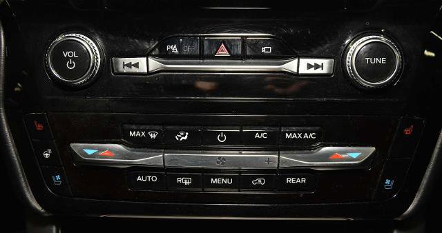 Certified 2023 Ford Explorer Platinum w/ Technology Package AWD/4WD image 18