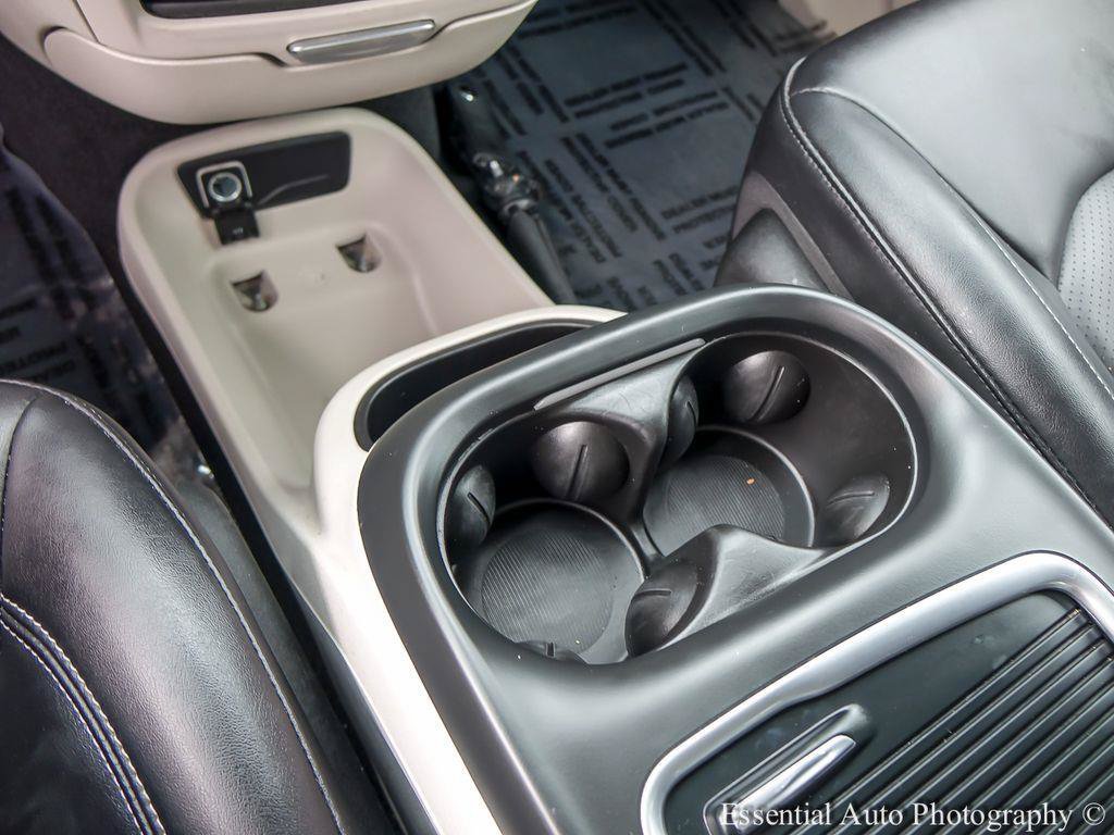 Used 2024 Chrysler Pacifica Touring-L FWD image 19