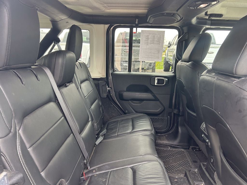 Used 2018 Jeep Wrangler Unlimited Sahara AWD/4WD image 16