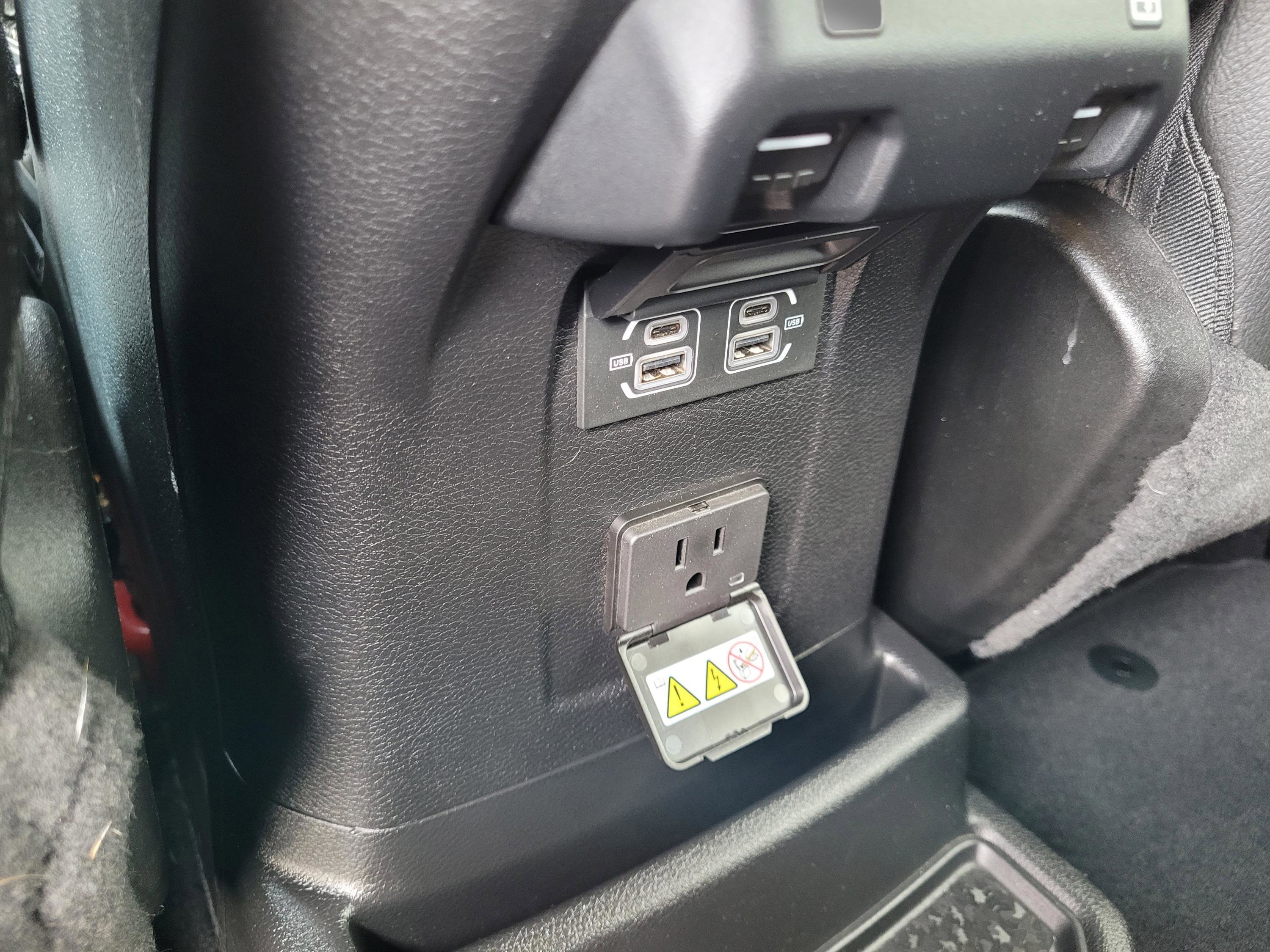 Used 2022 Jeep Wrangler Unlimited Sahara w/ Cold Weather Group AWD/4WD image 16