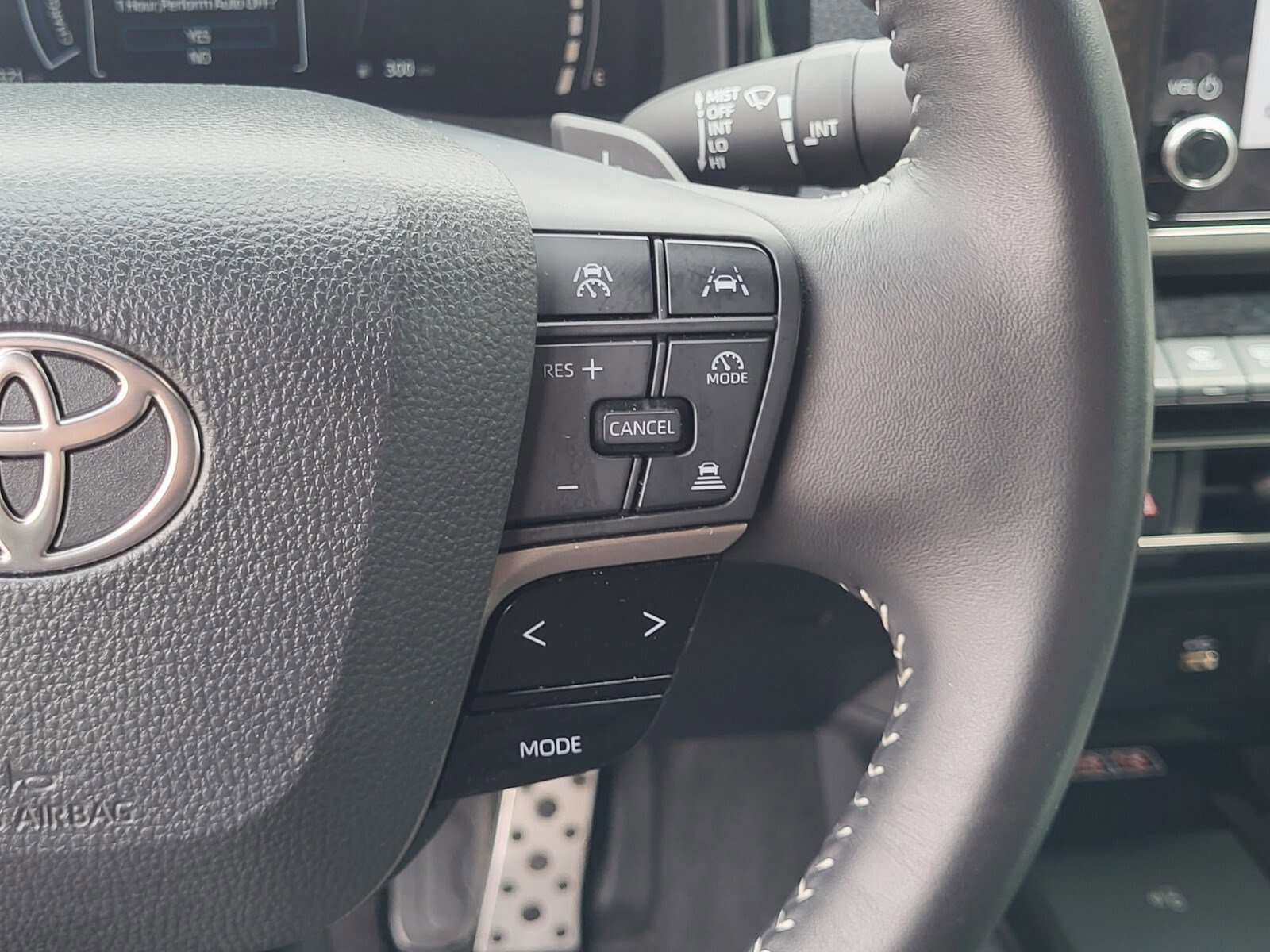 Used 2025 Toyota Camry SE w/ Convenience Package image 28