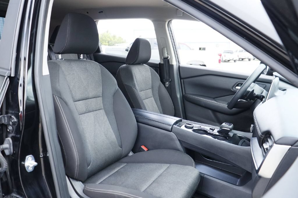 Used 2024 Nissan Rogue SV AWD/4WD image 17