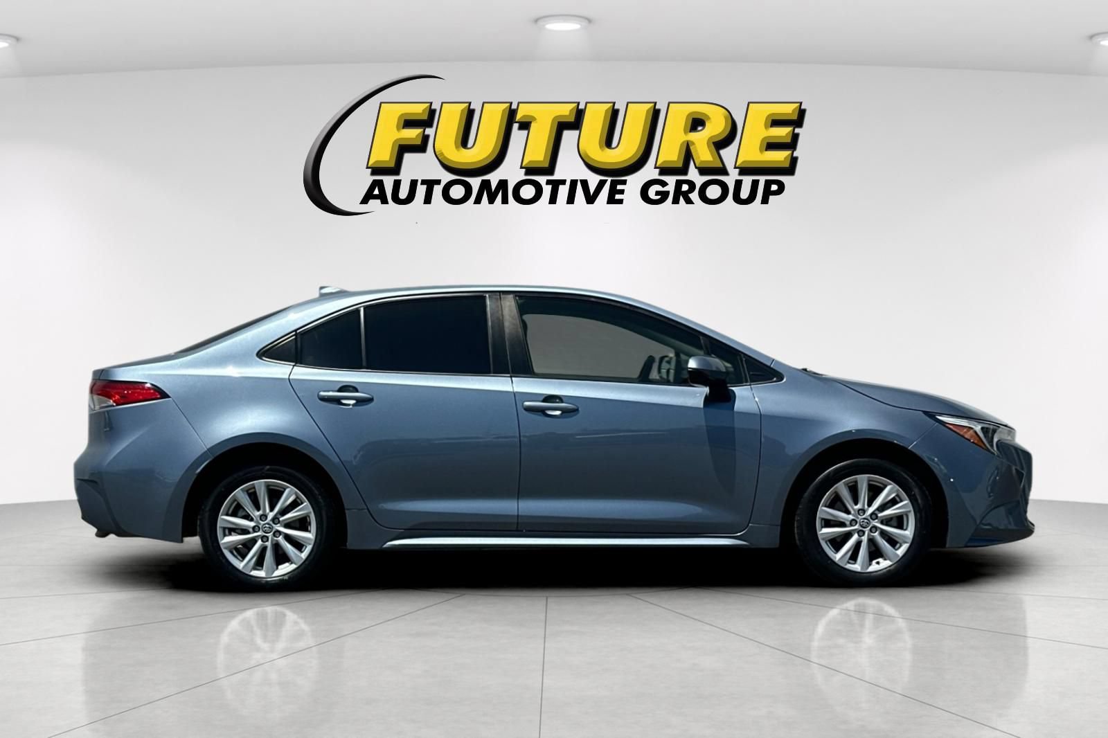 Used 2024 Toyota Corolla LE w/ LE Convenience Package FWD image 2