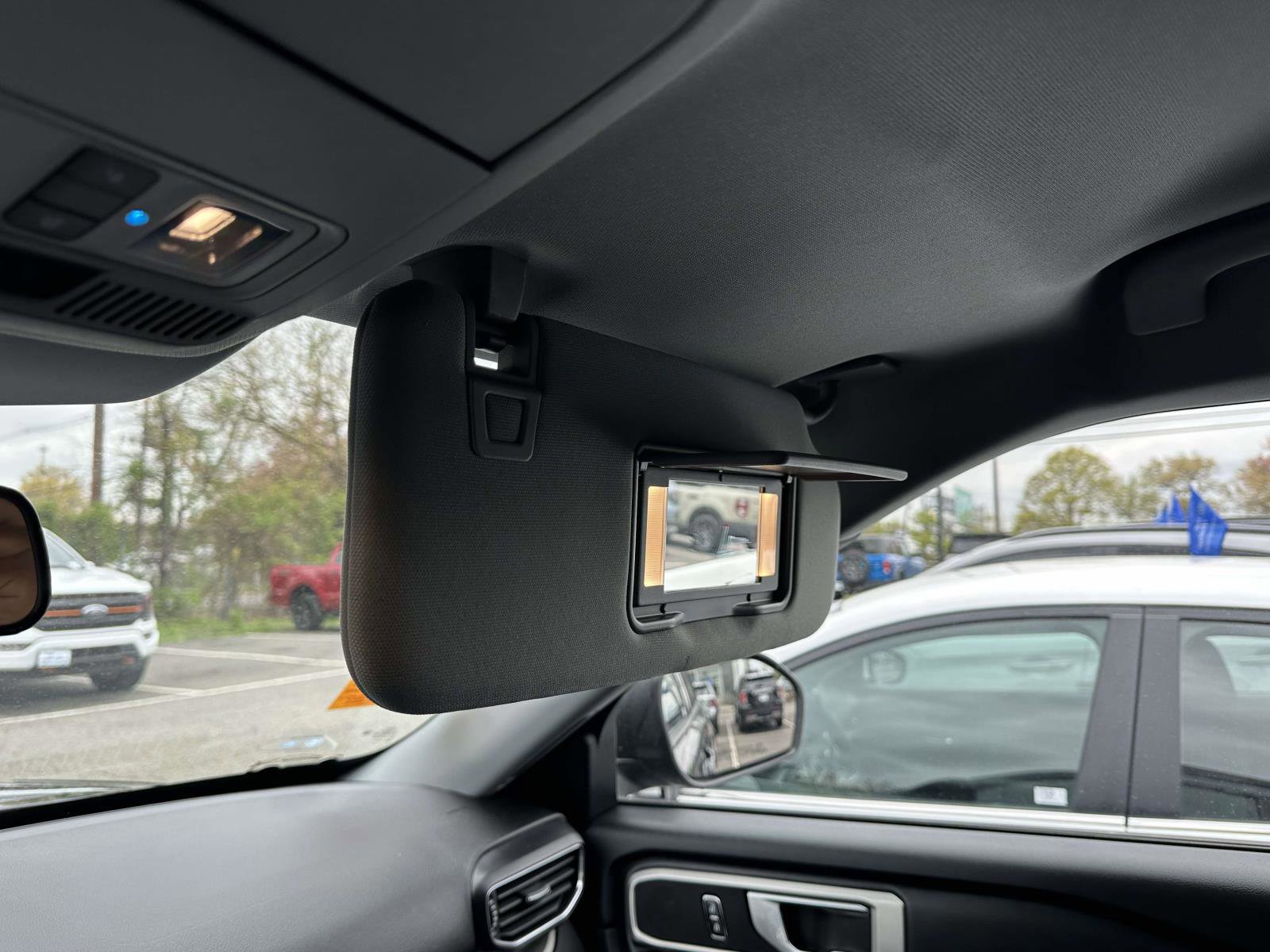 Certified 2022 Ford Explorer XLT w/ Equipment Group 202A AWD/4WD image 18