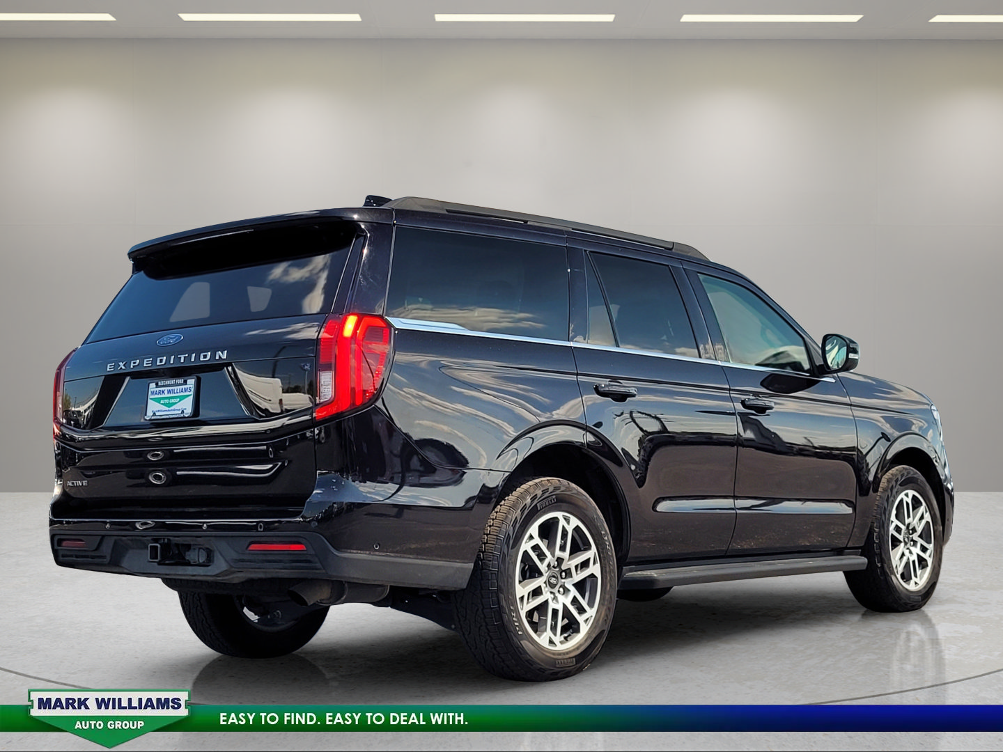 Certified 2025 Ford Expedition Active AWD/4WD image 7