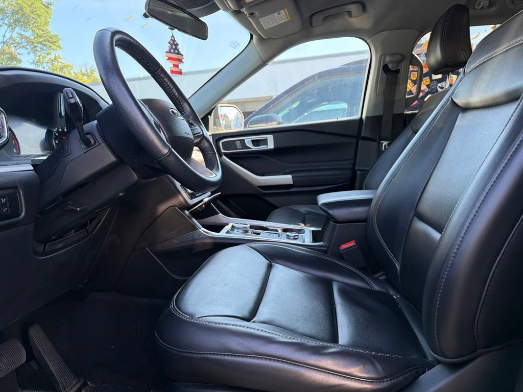 Certified 2023 Ford Explorer XLT w/ Equipment Group 202A AWD/4WD image 9