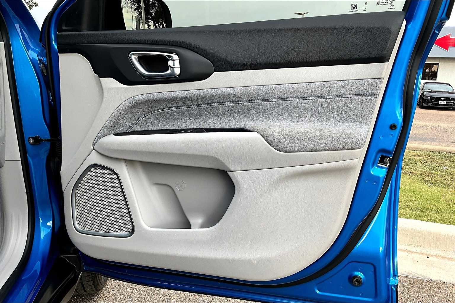 Used 2024 Jeep Compass Latitude w/ Convenience Group image 22