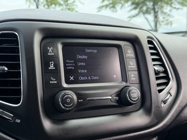 Used 2017 Jeep Compass Latitude AWD/4WD image 25