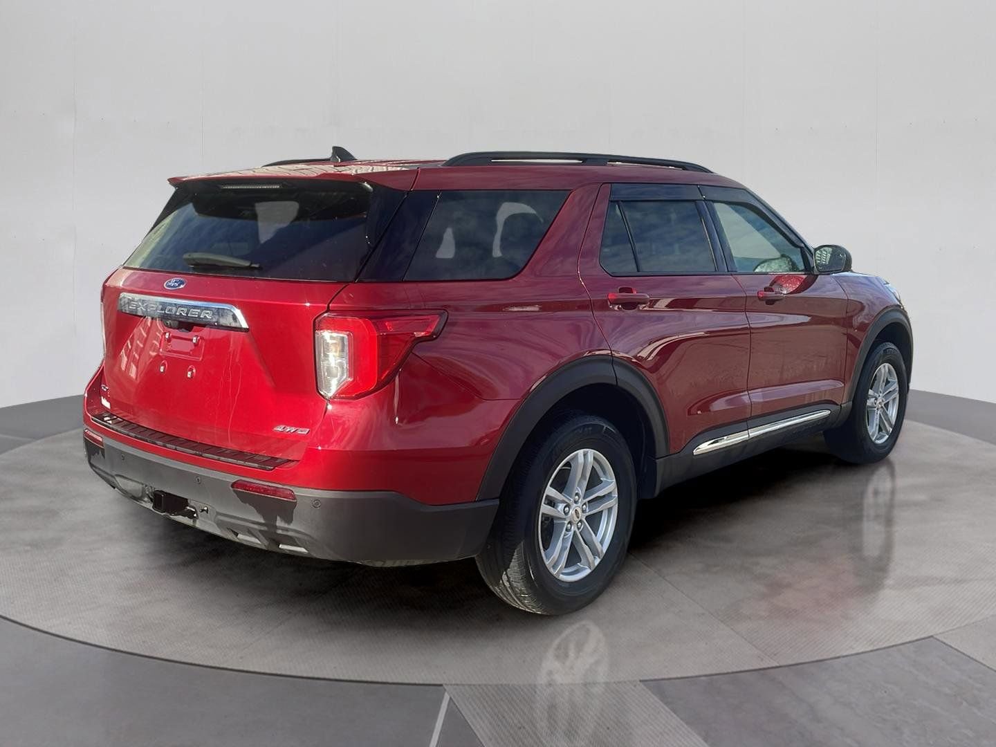 Certified 2023 Ford Explorer XLT w/ Class IV Trailer Tow Package image 5