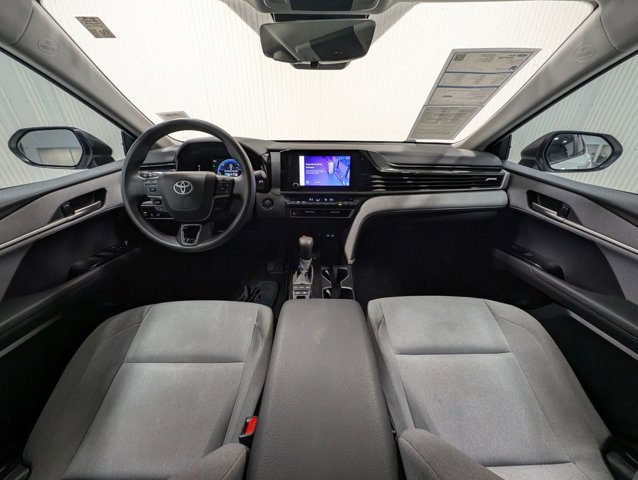 Used 2025 Toyota Camry LE image 6