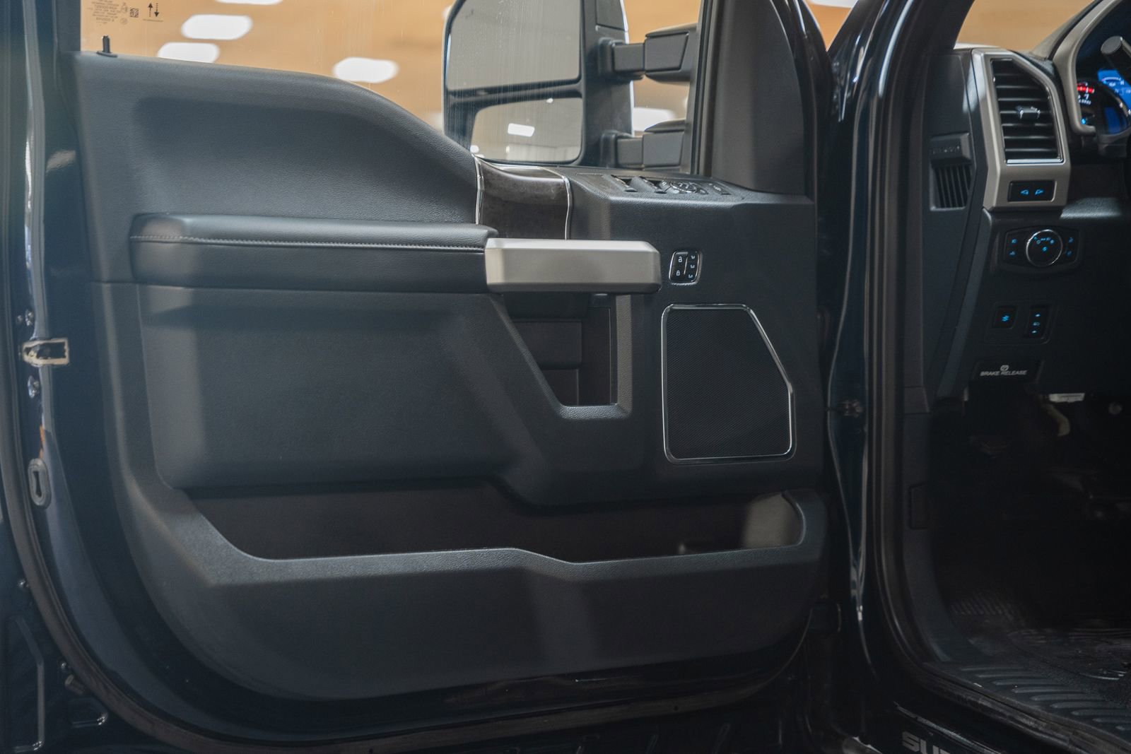 Certified 2022 Ford F250 Lariat w/ Black Appearance Pkg image 48