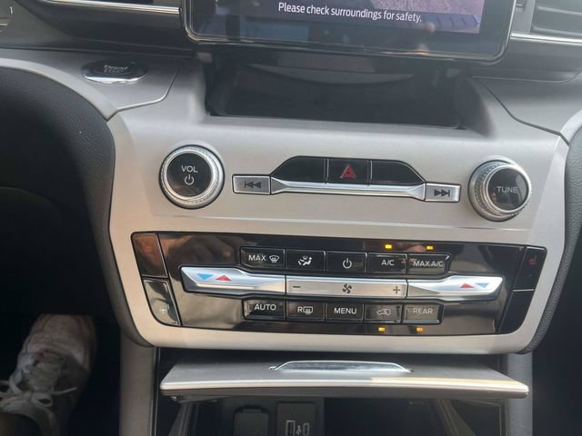 Certified 2023 Ford Explorer XLT w/ Equipment Group 202A RWD image 34