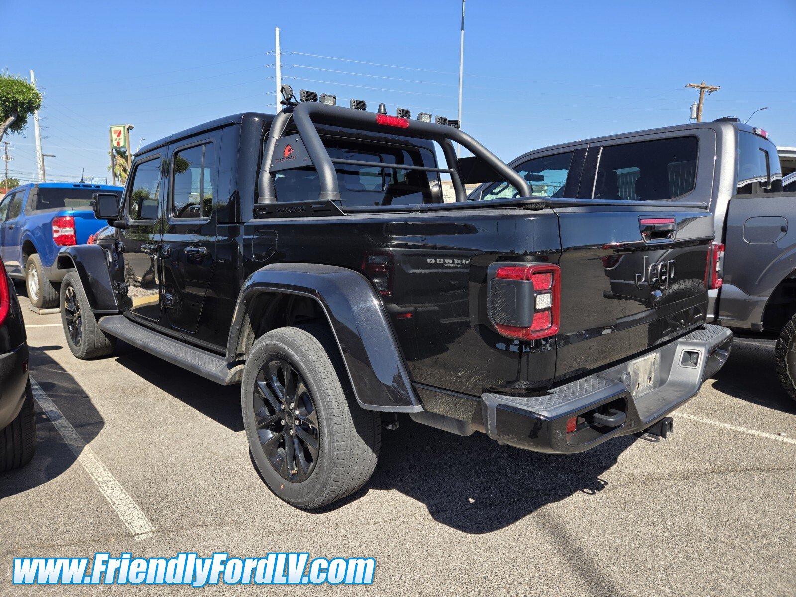 Used 2021 Jeep Gladiator Overland AWD/4WD image 2