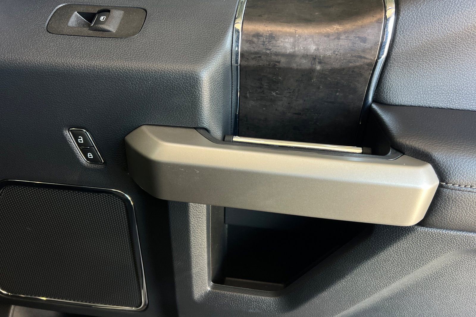 Certified 2022 Ford F250 Lariat w/ Black Appearance Package image 17