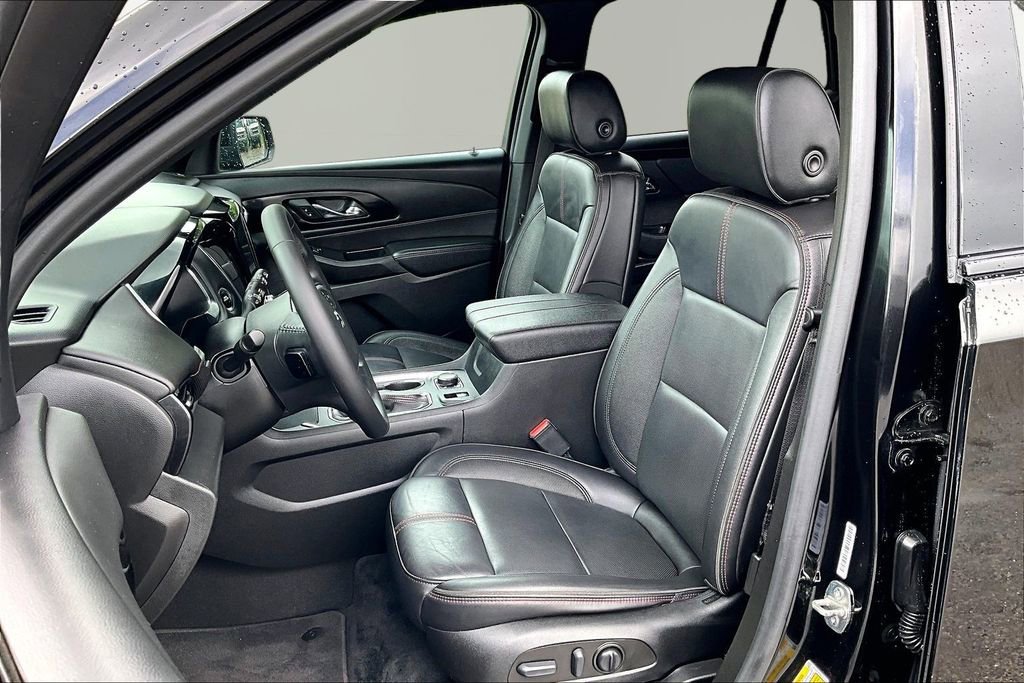 Used 2022 Chevrolet Traverse RS FWD image 25