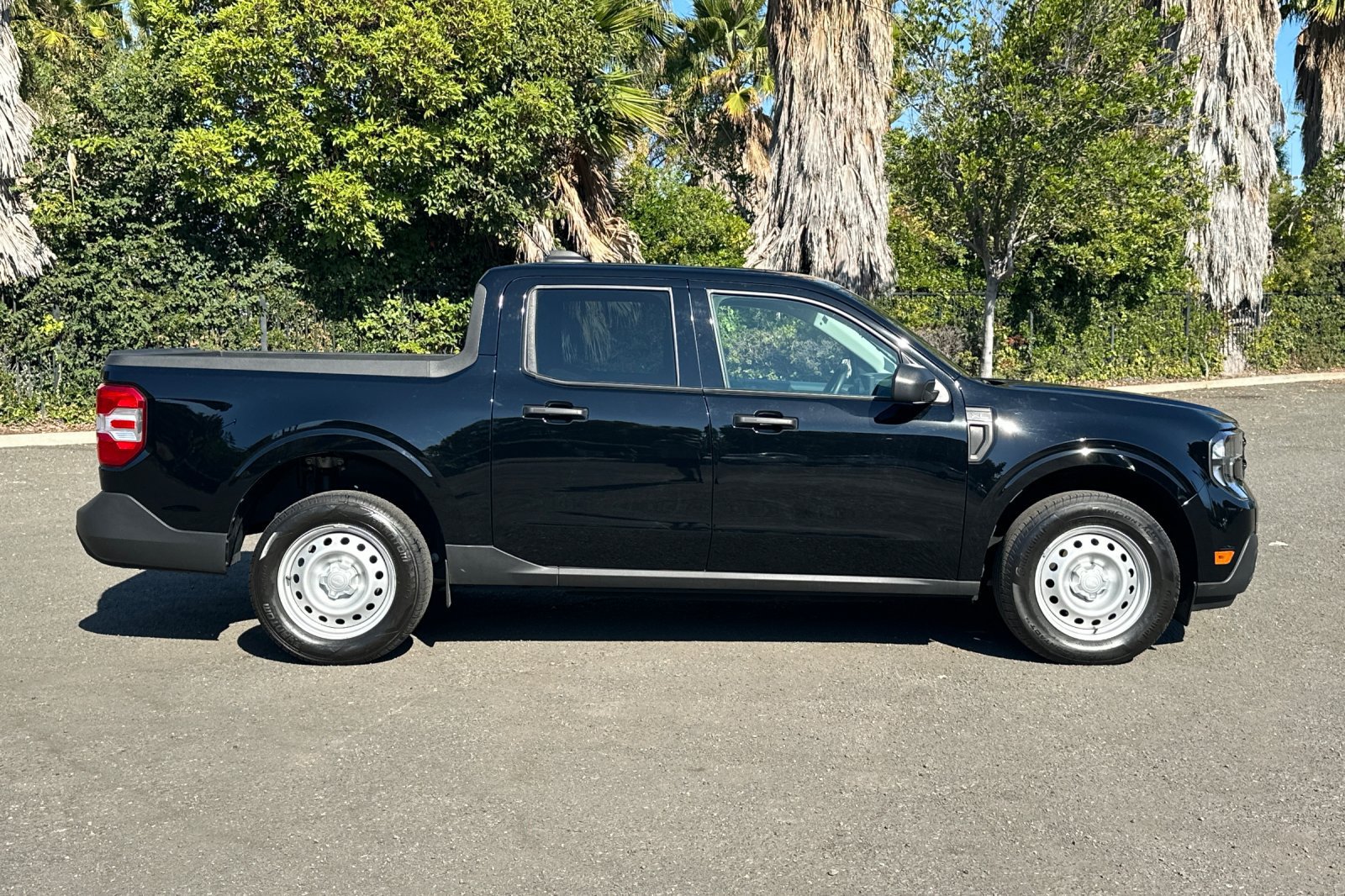 Certified 2025 Ford Maverick XL FWD image 2