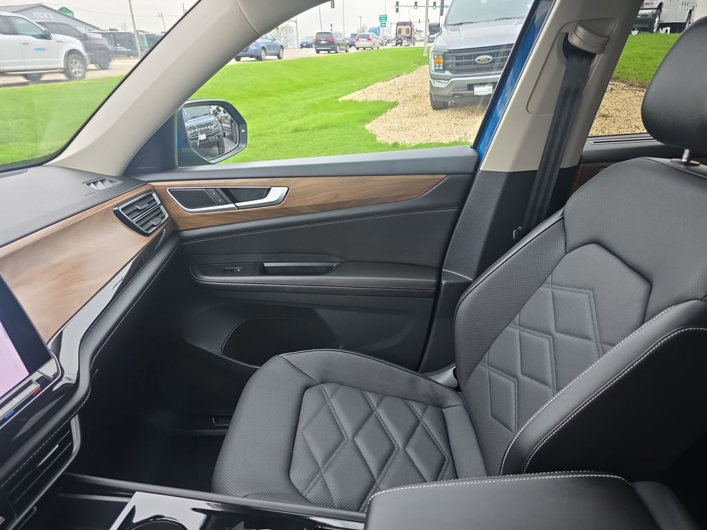 Used 2025 Volkswagen Atlas SE AWD/4WD image 35