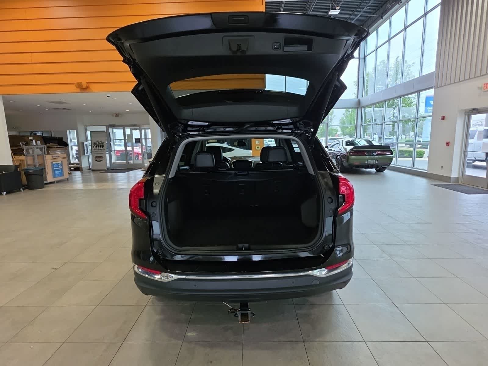 Used 2022 GMC Terrain SLT w/ Infotainment Package II AWD/4WD image 11