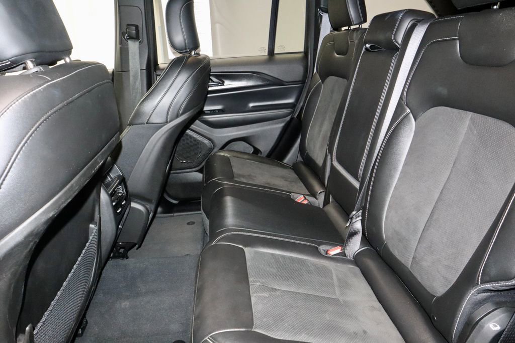 Used 2024 Jeep Grand Cherokee Altitude image 22