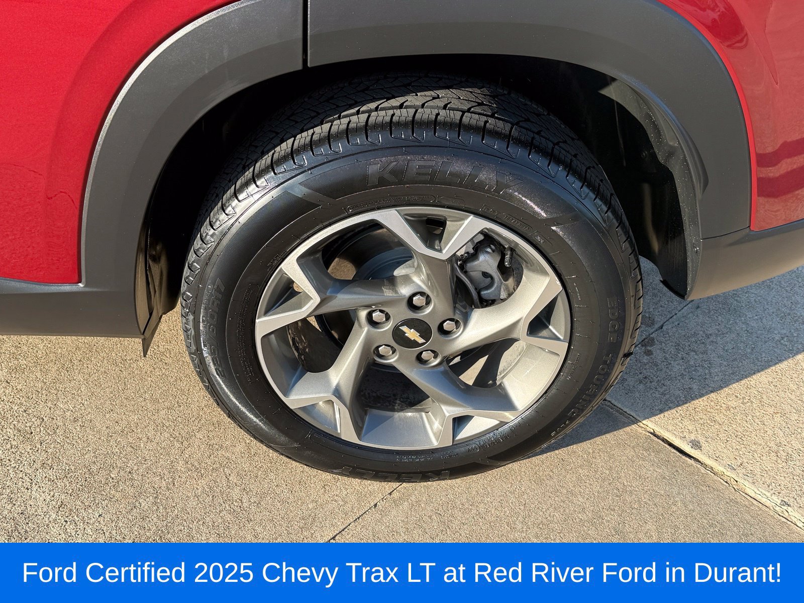 Used 2025 Chevrolet Trax LT FWD image 9