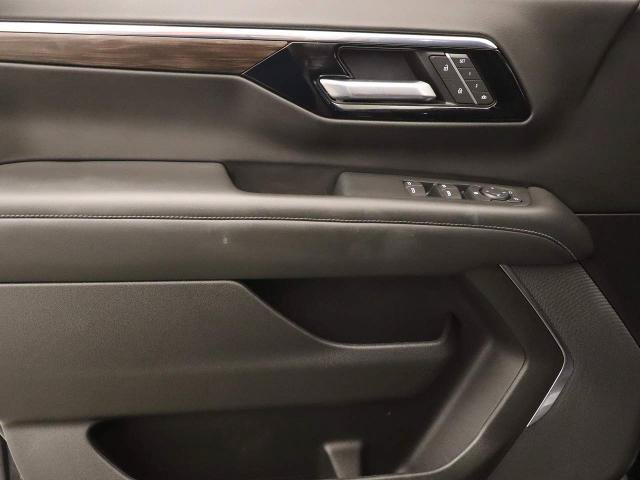 Used 2026 Chevrolet Suburban Z71 AWD/4WD image 21