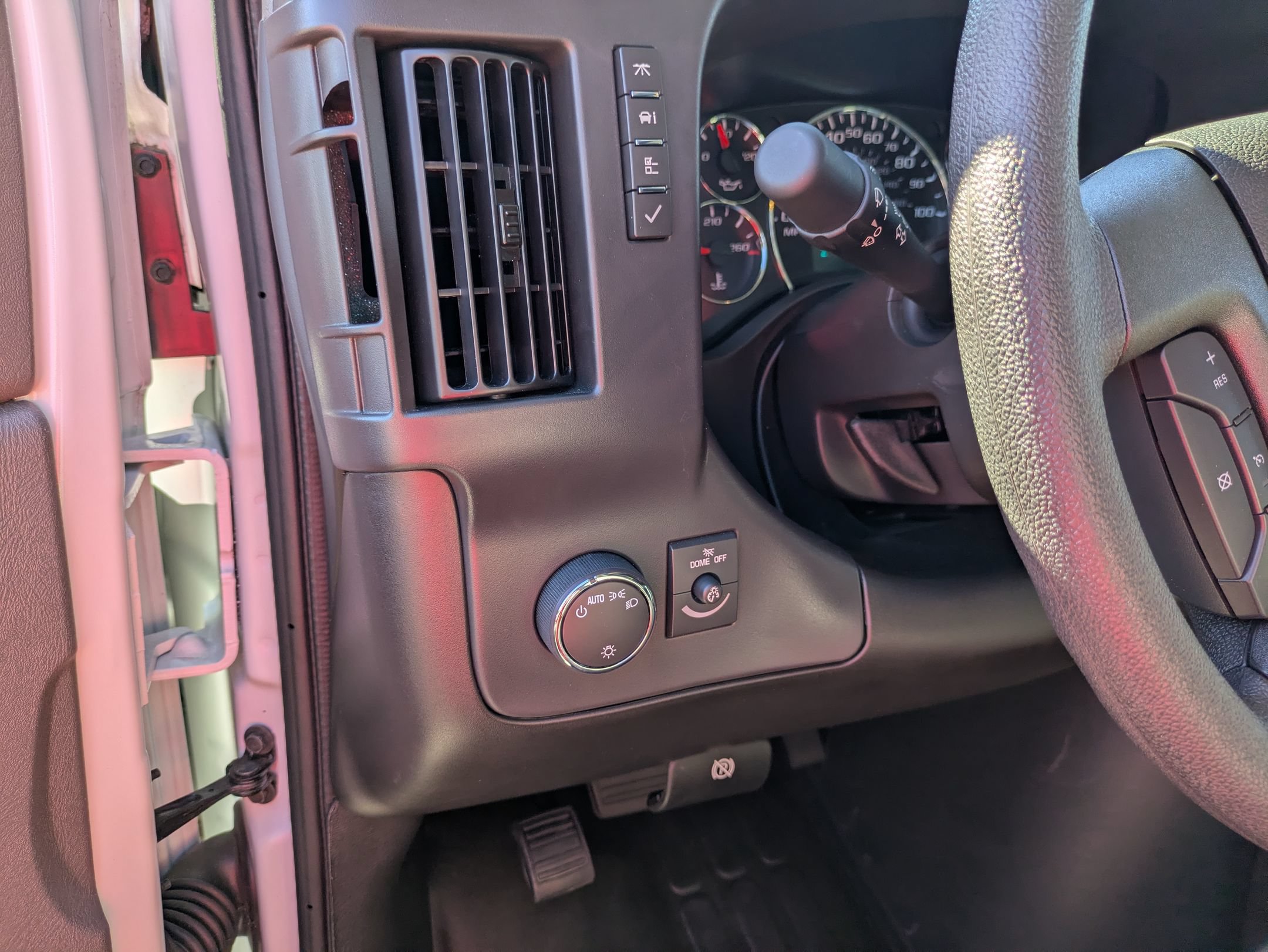 Used 2025 Chevrolet Express 3500 Extended w/ Driver Convenience Package RWD image 16