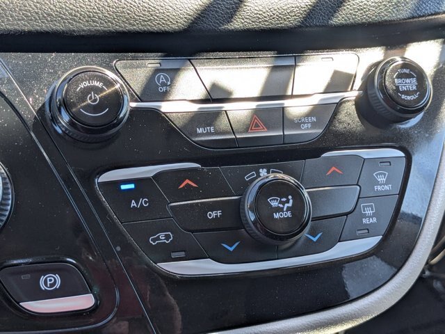 Used 2023 Chrysler Voyager LX FWD image 21