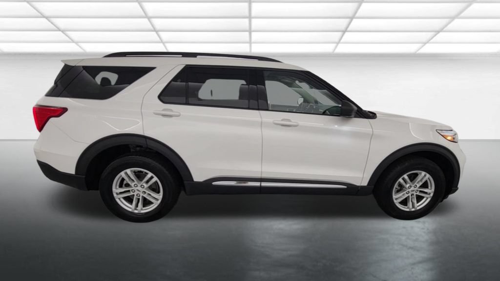Certified 2024 Ford Explorer XLT w/ Equipment Group 202A AWD/4WD image 9