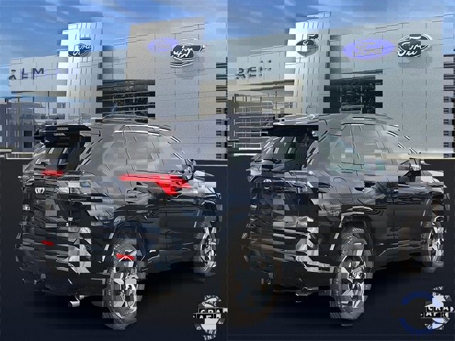 Used 2022 Toyota RAV4 SE image 3